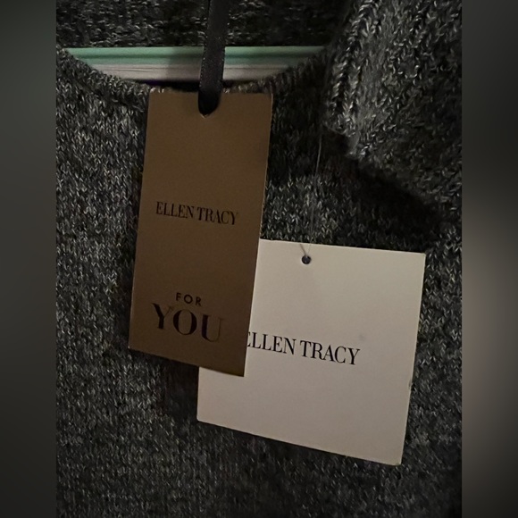 Ellen Tracy , Woman’s Sweater , Black and White - Picture 3 of 4